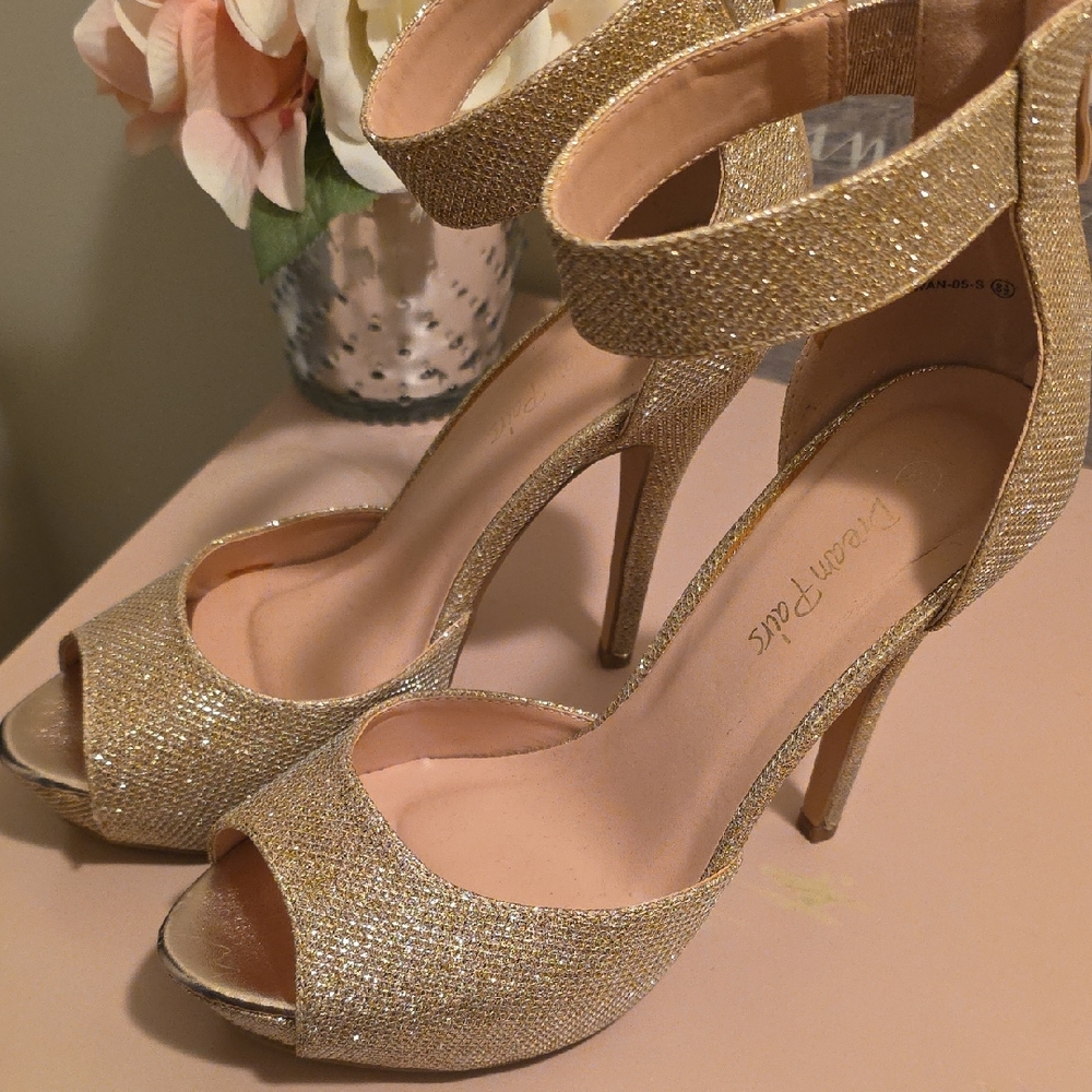 Dream Pairs Glittering Gold Heels